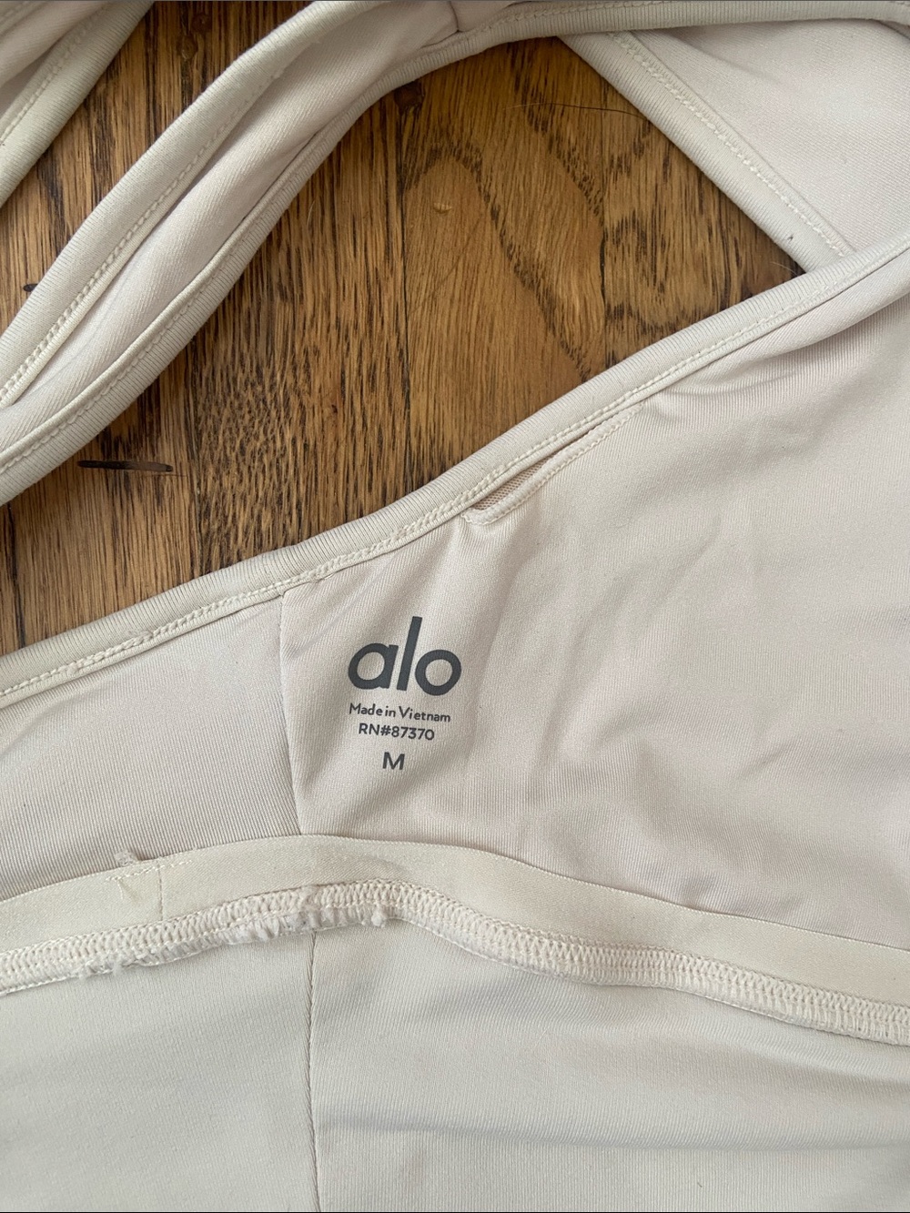 ALO Yoga Cream V-Back Sports Bra - Picture 2 of 3
